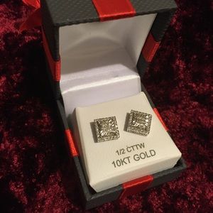 10KT White Gold 1/2 Carat Total Weight